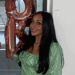 Meet your Posher, Dominique